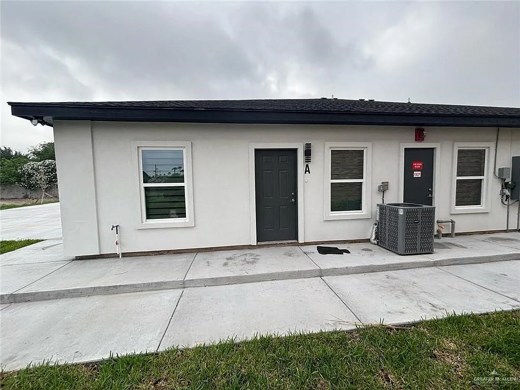 3 bed, 2.0 bath, 4754 sqft, $1,200 — Photo 2