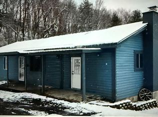 127 N Dakota Ave, Mount Hope, WV 25880