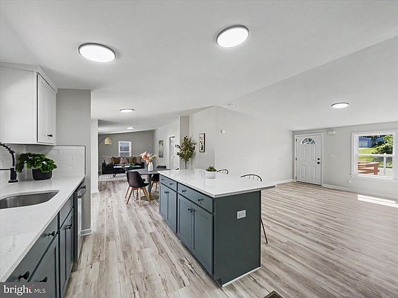 2nd image of 75 Cragmoor Rd