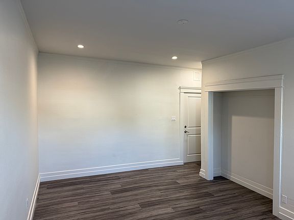 4th image of 1441 Edgecliffe Dr APT 22