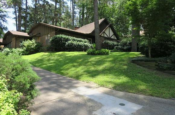 1st image of 2432 Pinecrest Dr