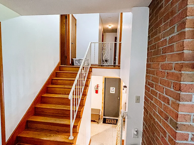 233 Hershey Dr — Photo 18
