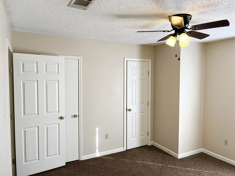 1717 Southpointe Dr — Photo 9
