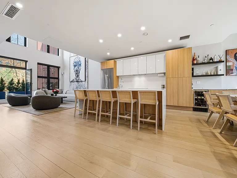 277 Greene Ave #TWNHS — Photo 8