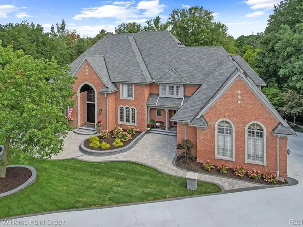 3500 Moceri Ct, Rochester, MI 48306