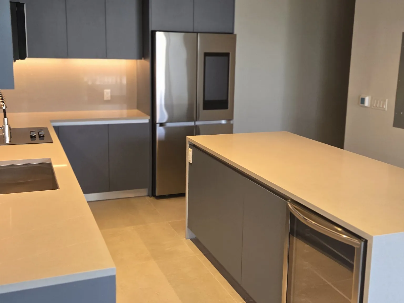 2 bed, 1051 sqft, $3,800 — Photo 3