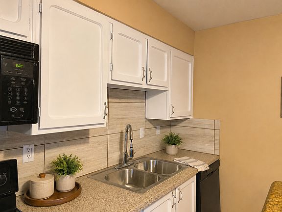 4th image of 4126 S La Corta Dr