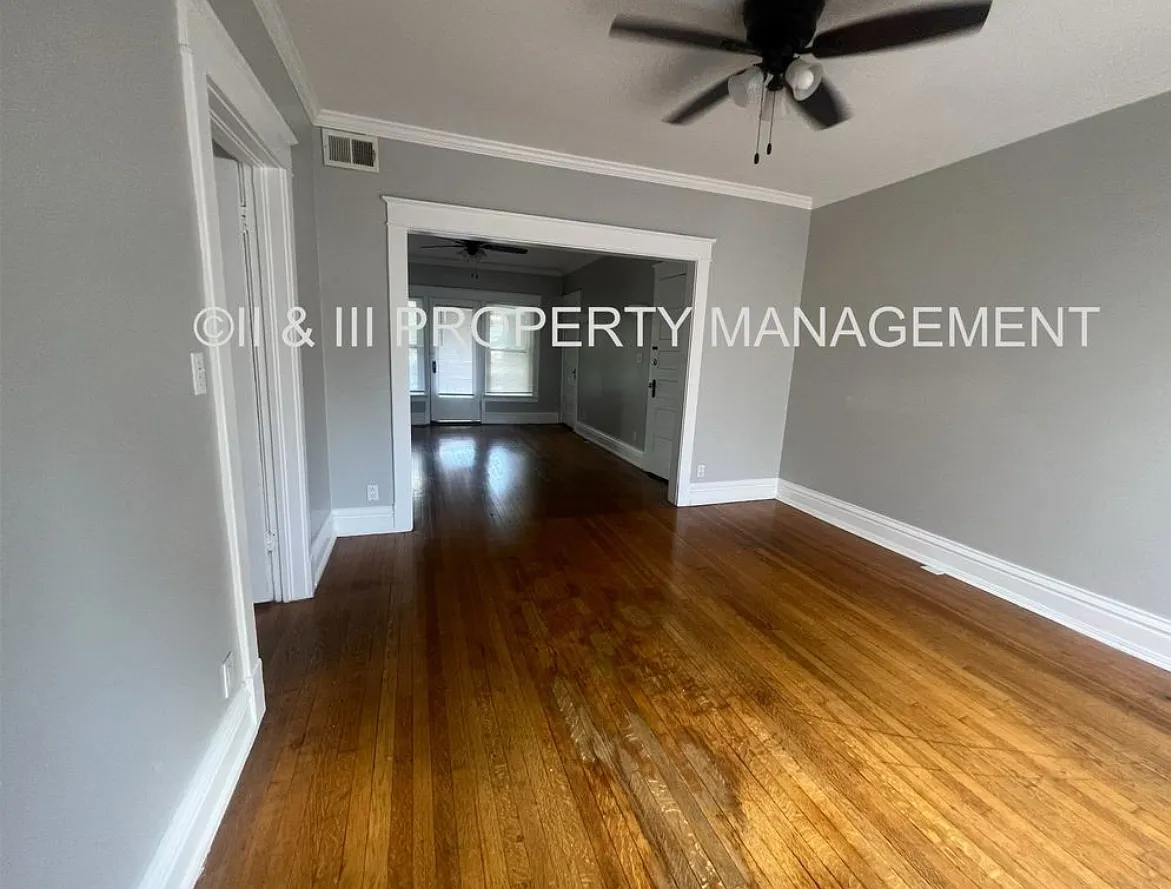 221 West 37th St Apt 1W - 1 — Photo 4