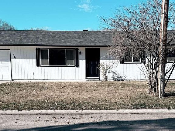 3rd image of 211 Jasper Ave