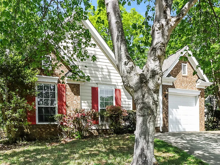 2601 Clarencefield Dr — Photo 3