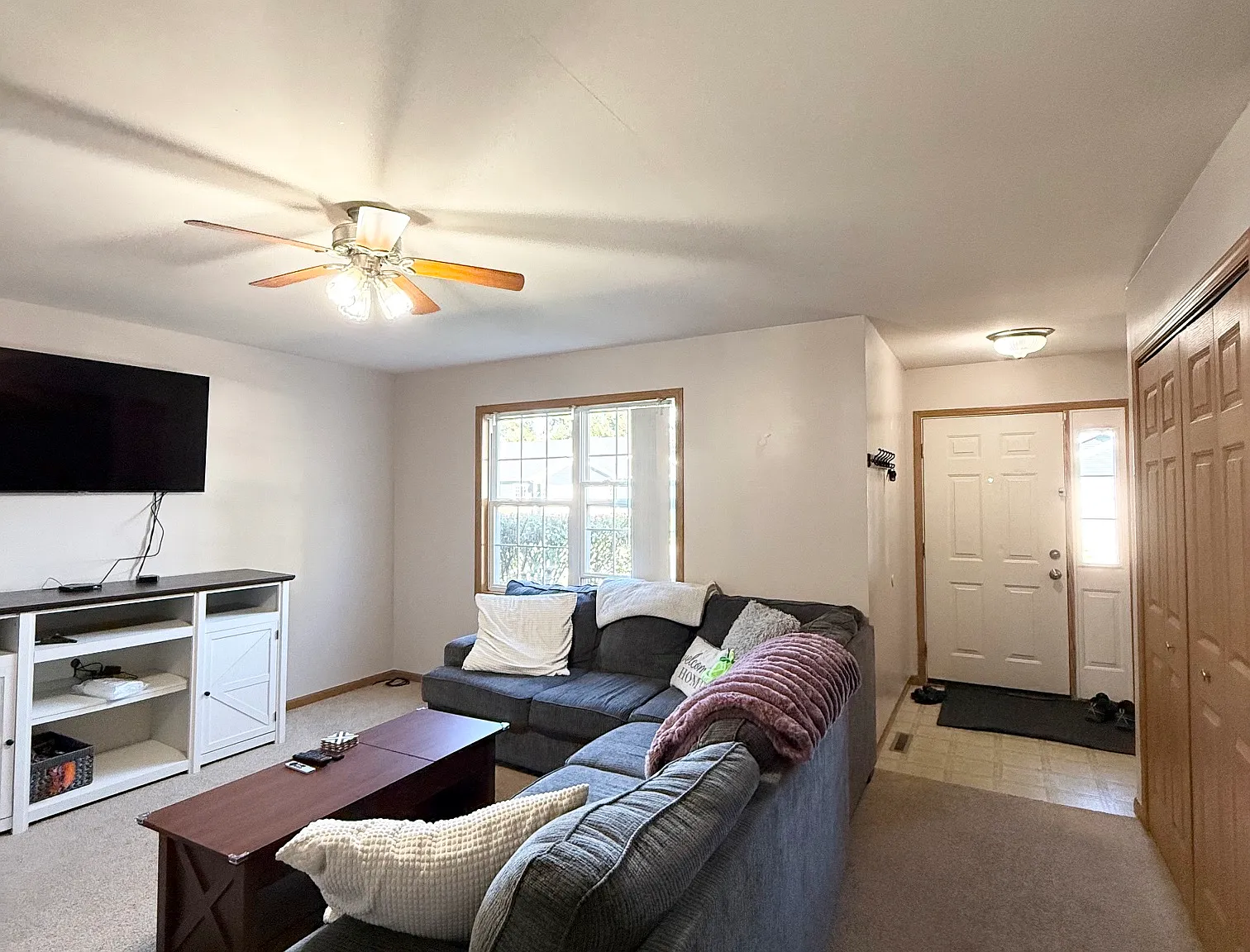 3 bed, 2100 sqft, $1,850 — Photo 2
