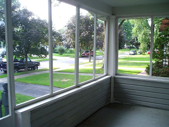 Screened in front porch