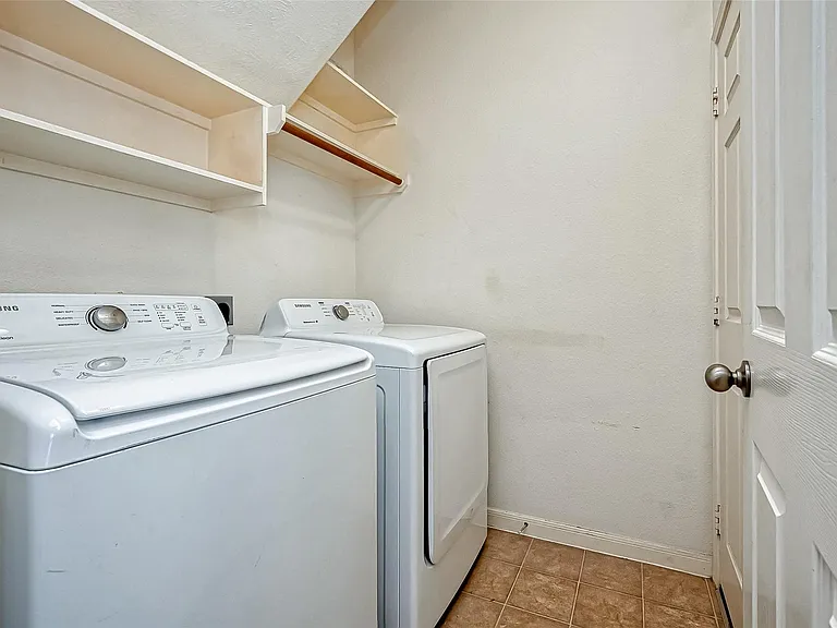 2218 Falcon Knoll Ln — Photo 29
