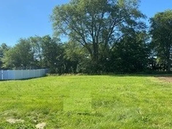 1026 Thomas Dr, Momence, IL 60954