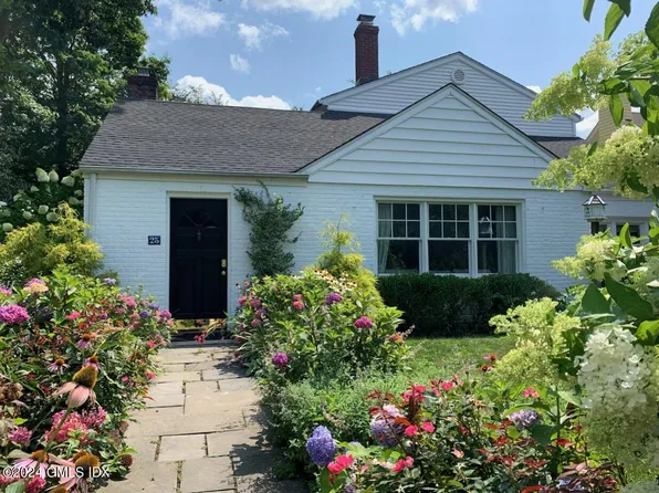 25 Arnold St, Old Greenwich, CT 06870