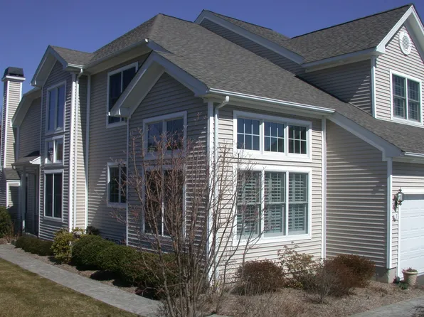 7 Regency Cir, Trumbull, CT 06611