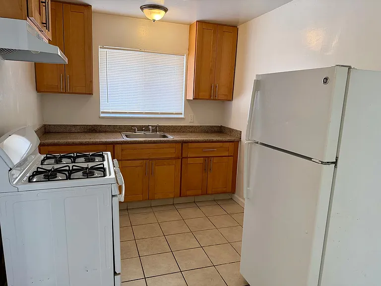 422 N Glenn Ave — Photo 6