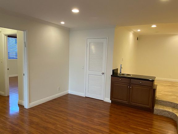 4th image of 137 S Palm Dr APT 402