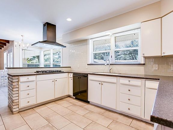4th image of 2761 Dena Dr