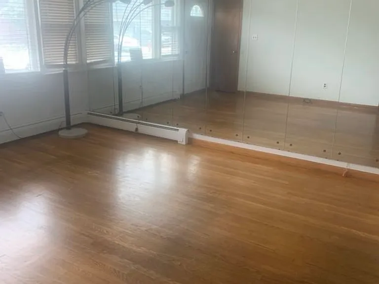 10 Emerson Ave — Photo 2