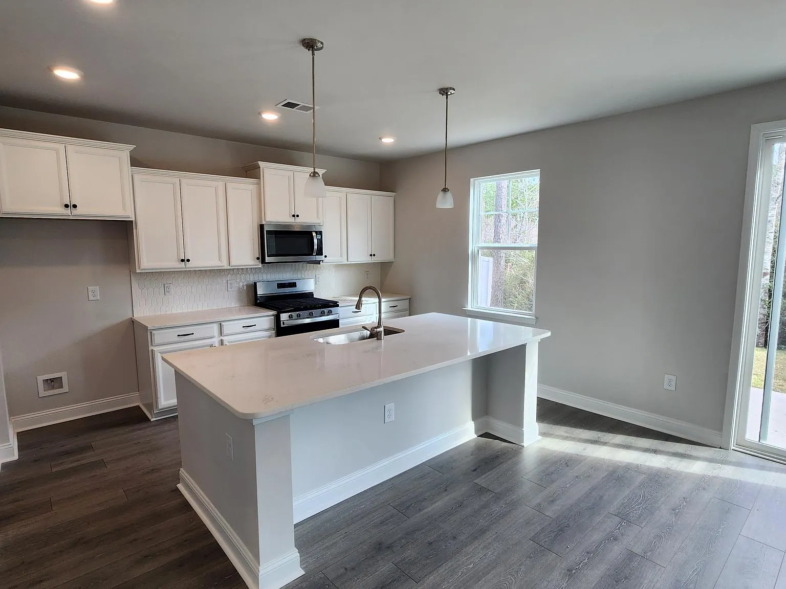 4044 Dewberry Ln — Photo 4