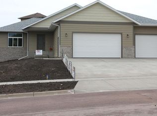 1813 W River Bluff Dr, Brandon, SD 57005