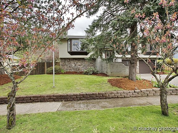 2nd image of 1920 SE Beaver Creek Ln