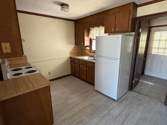 3rd image of 3145 Lakewood Drive # 3155