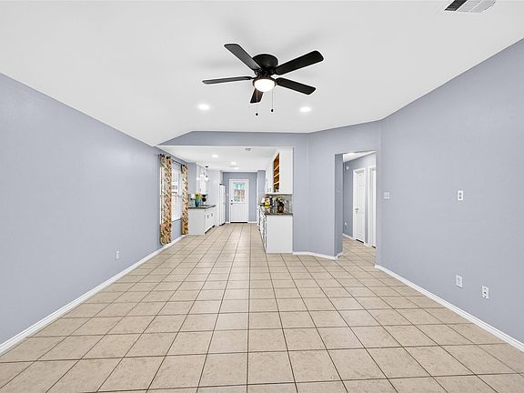 5th image of 2135 Falling Oaks Rd