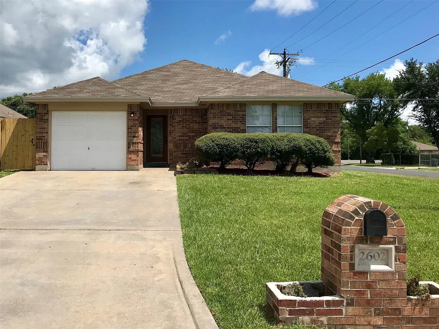 3 bed, 2.0 bath, 1276 sqft, $1,750 — Photo 1