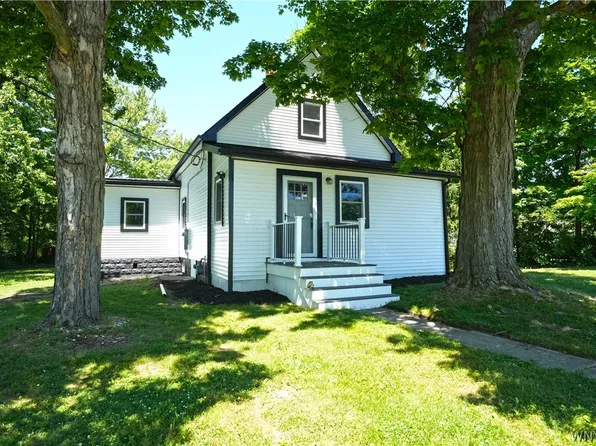 69 Grove St, Angola, NY 14006