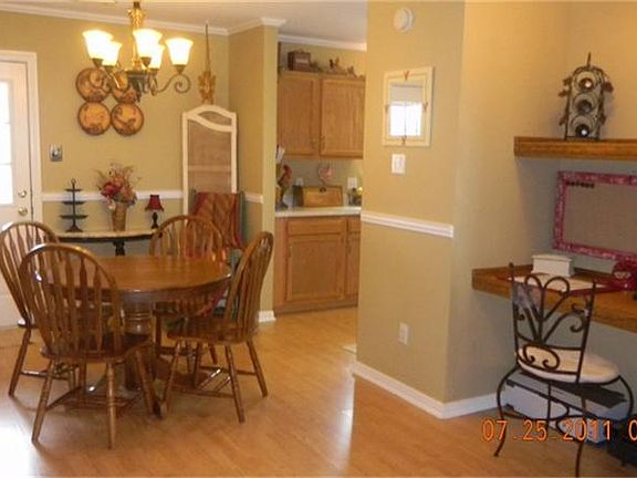 DINING WITH CONVENIENT BUILT IN DESK/COMPUTER NICHE ALCOVE