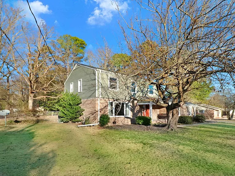 202 Deluca Rd — Photo 2