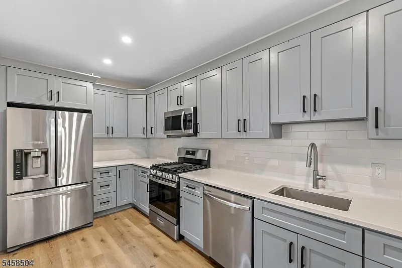 3 bed, $2,350 — Photo 2