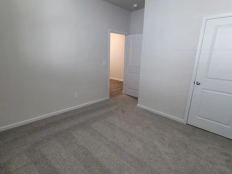 7136 Foxhollow Ln — Photo 16