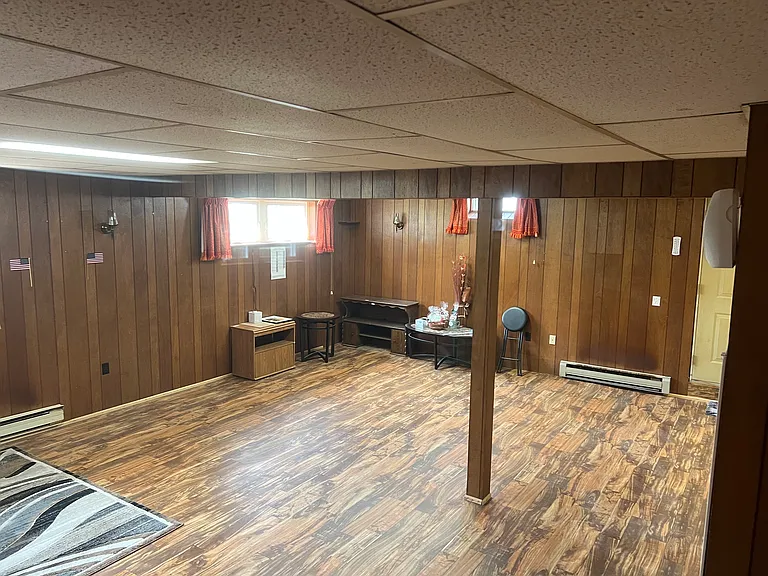 1716 S Albert St — Photo 13