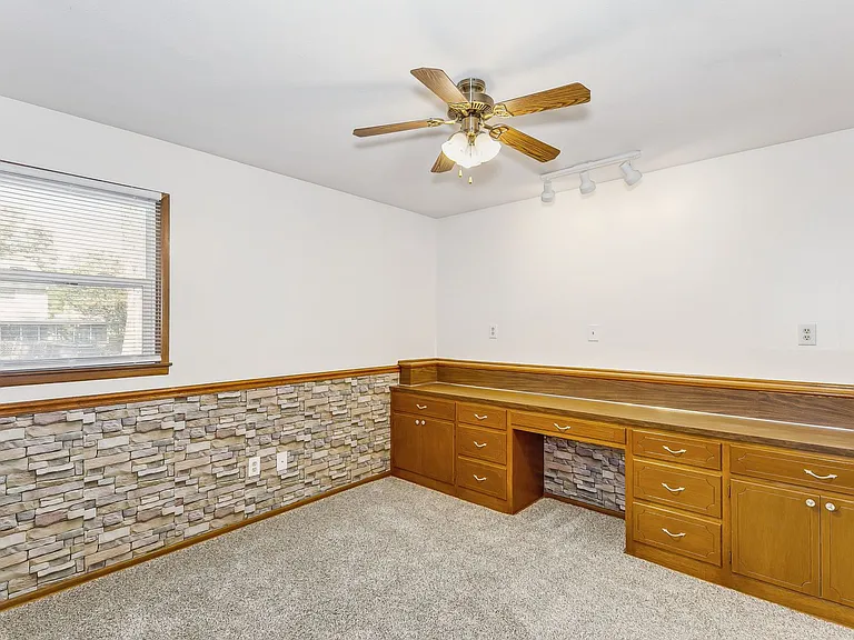 873 E Greenway Ct — Photo 10