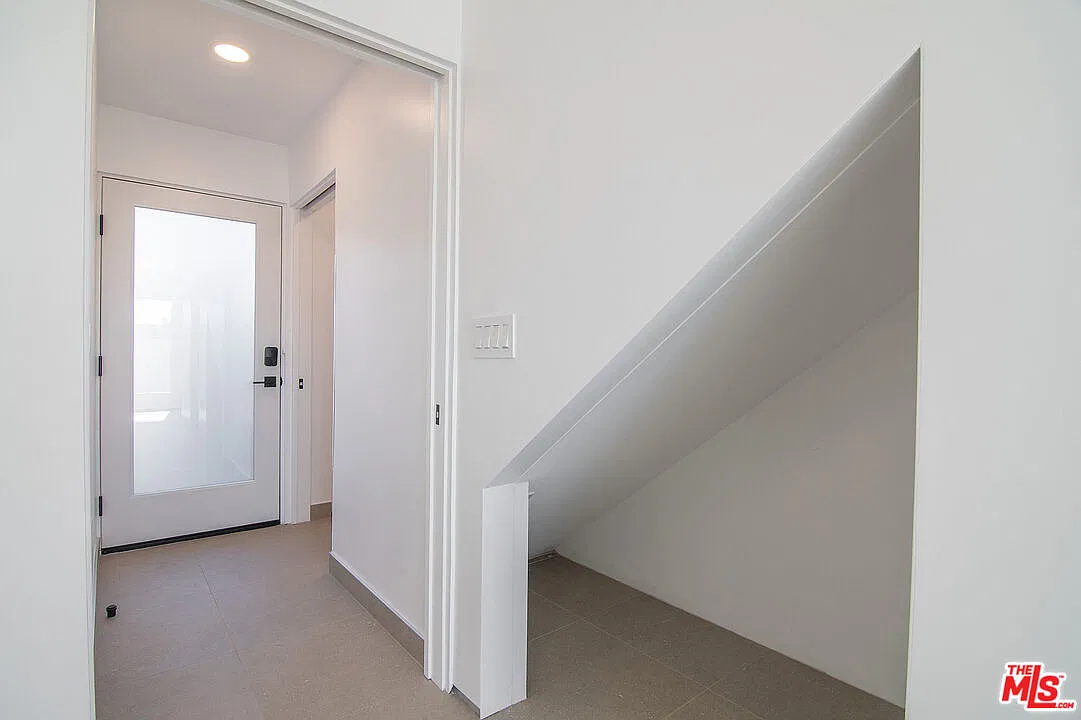 2 bed, $4,850 — Photo 2