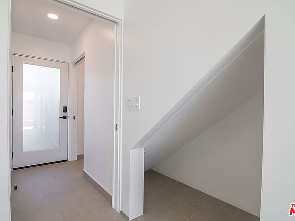 3rd image of 4438 W 60th St