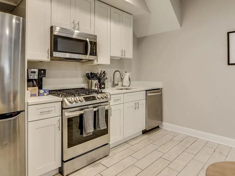 1013 E St SE #3 — Photo 9