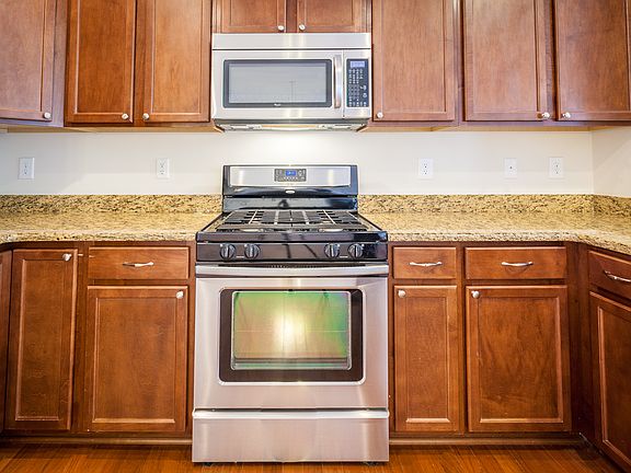 5th image of 405 Lewis Burwell Pl