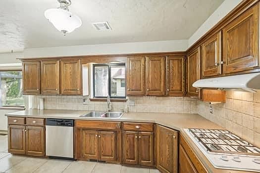 4th image of 2360 NW 121st St