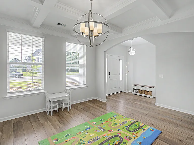 160 Spring Hill Dr — Photo 4