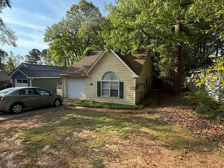129 Sterling Dr — Photo 1