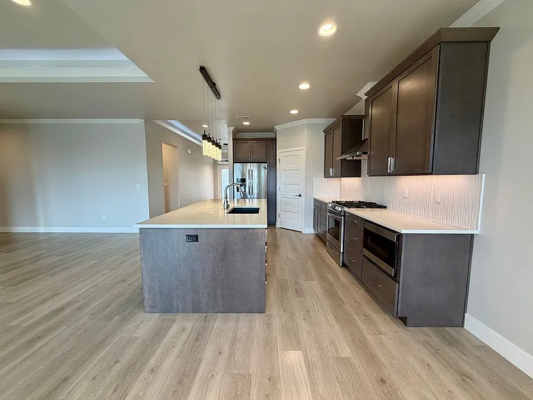 1808 Somers Ln — Photo 7