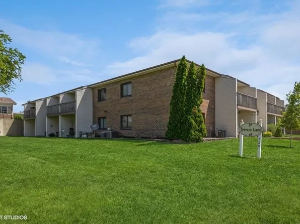 730 S Market St APT 24, Solon, IA 52333