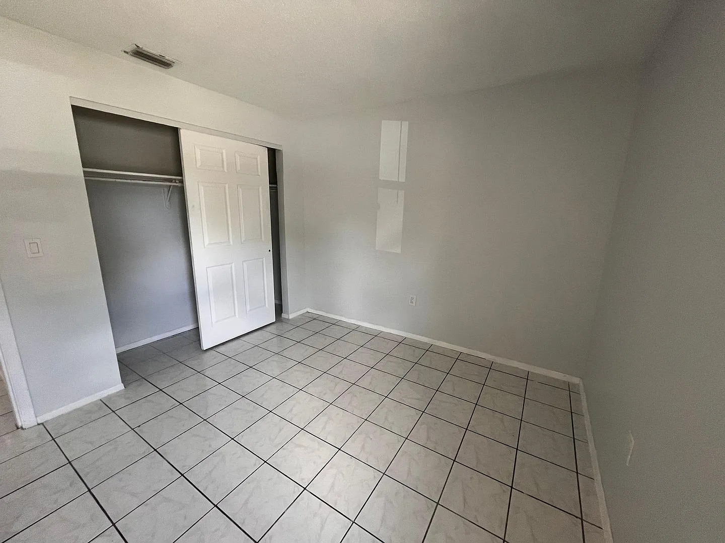 Lovely 2 bedroom apartment located in central Sarasota — Photo 3