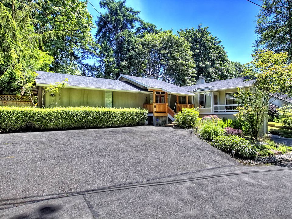 1st image of 10716 Country Club Ln S