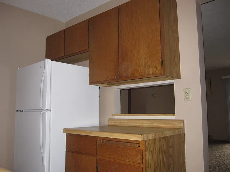 325 W 9th St #B — Photo 9