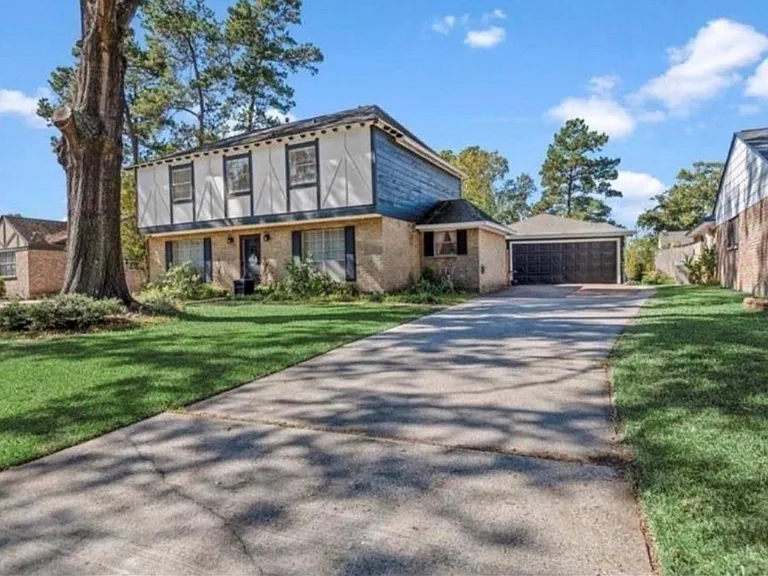 20211 Salzburg Ln — Photo 3